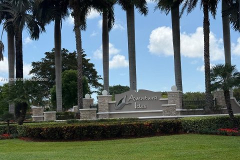 Townhouse in Miami, Florida 3 bedrooms, 165.09 sq.m. № 2049976 - photo 1