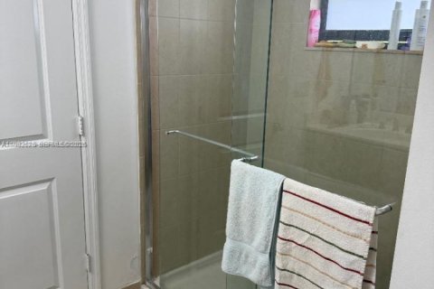 Townhouse in Miami, Florida 3 bedrooms, 165.09 sq.m. № 2049976 - photo 14