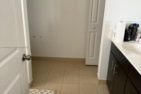 Townhouse in Miami, Florida 3 bedrooms, 165.09 sq.m. № 2049976 - photo 13