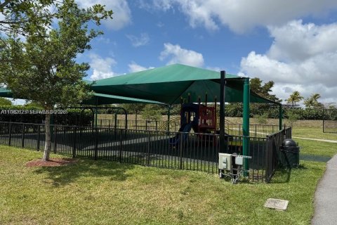 Townhouse in Miami, Florida 3 bedrooms, 165.09 sq.m. № 2049976 - photo 25