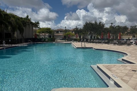 Townhouse in Miami, Florida 3 bedrooms, 165.09 sq.m. № 2049976 - photo 23
