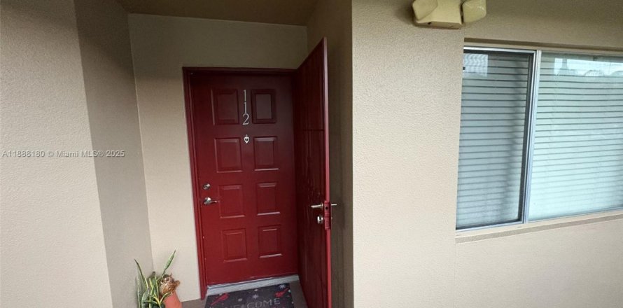 Condominio en Pembroke Pines, Florida, 1 dormitorio № 1938655