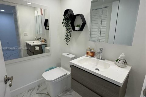 Condominio en alquiler en Pembroke Pines, Florida, 1 dormitorio, 98.1 m2 № 1938655 - foto 13