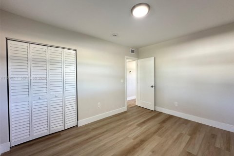 Villa ou maison à vendre à Miami, Floride: 3 chambres, 111.3 m2 № 1995948 - photo 16