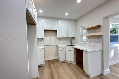 Villa ou maison à vendre à Miami, Floride: 3 chambres, 111.3 m2 № 1995948 - photo 6