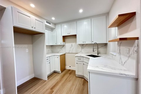 Villa ou maison à vendre à Miami, Floride: 3 chambres, 111.3 m2 № 1995948 - photo 7