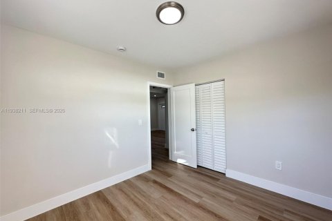 Villa ou maison à vendre à Miami, Floride: 3 chambres, 111.3 m2 № 1995948 - photo 18