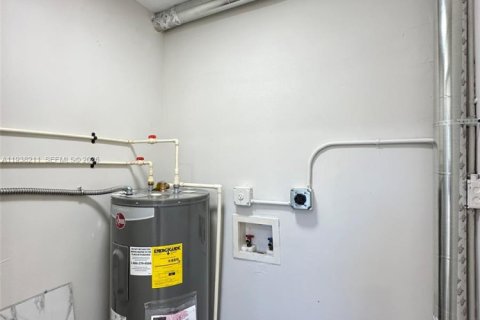 Villa ou maison à vendre à Miami, Floride: 3 chambres, 111.3 m2 № 1995948 - photo 20