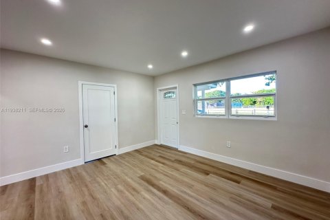 Villa ou maison à vendre à Miami, Floride: 3 chambres, 111.3 m2 № 1995948 - photo 5