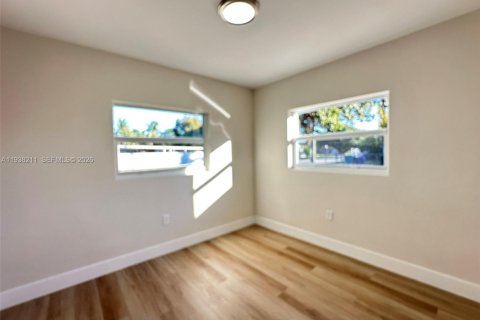 Villa ou maison à vendre à Miami, Floride: 3 chambres, 111.3 m2 № 1995948 - photo 17