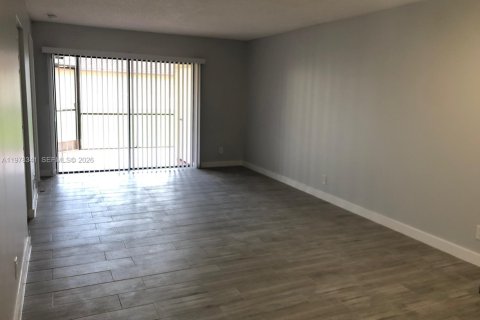 Condo in Miramar, Florida, 2 bedrooms  № 2041910 - photo 6