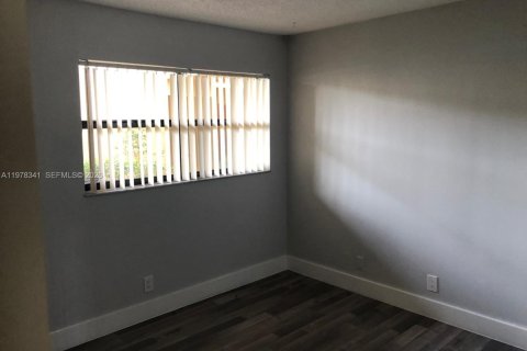 Condo in Miramar, Florida, 2 bedrooms  № 2041910 - photo 8