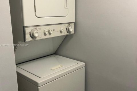 Condo in Miramar, Florida, 2 bedrooms  № 2041910 - photo 18