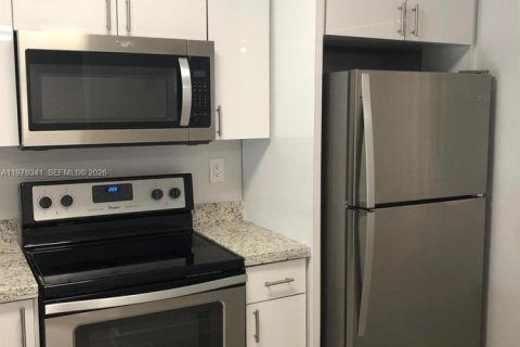 Condo in Miramar, Florida, 2 bedrooms  № 2041910 - photo 3