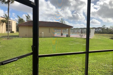 Condo in Miramar, Florida, 2 bedrooms  № 2041910 - photo 22