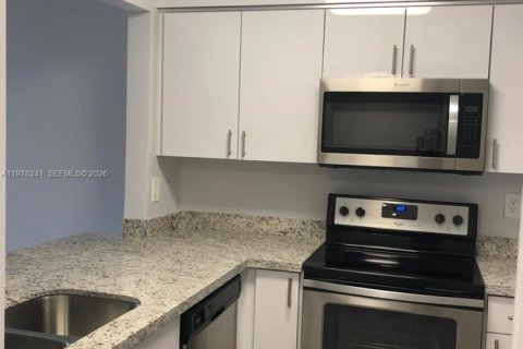 Condo in Miramar, Florida, 2 bedrooms  № 2041910 - photo 4