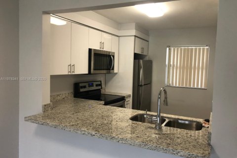 Condo in Miramar, Florida, 2 bedrooms  № 2041910 - photo 2