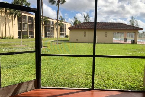 Condo in Miramar, Florida, 2 bedrooms  № 2041910 - photo 21