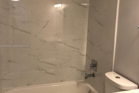 Condo in Miramar, Florida, 2 bedrooms  № 2041910 - photo 9