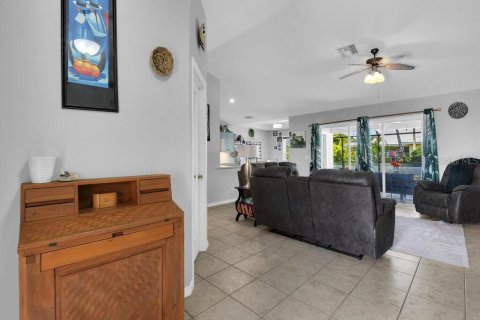 Casa en venta en Cape Coral, Florida, 3 dormitorios, 160.44 m2 № 1828057 - foto 5