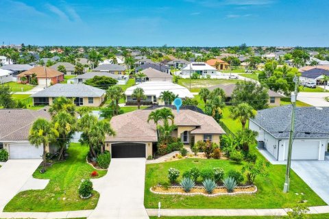 Casa en venta en Cape Coral, Florida, 3 dormitorios, 160.44 m2 № 1828057 - foto 1