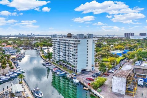 Condominio en venta en North Miami, Florida, 1 dormitorio, 72.28 m2 № 2031455 - foto 3
