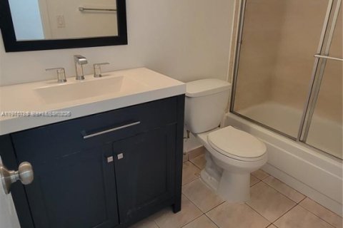 Condominio en venta en North Miami, Florida, 1 dormitorio, 72.28 m2 № 2031455 - foto 23