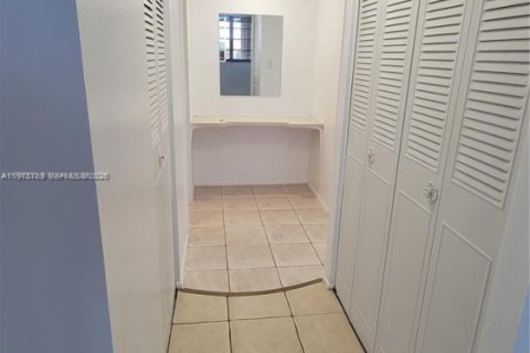 Condominio en venta en North Miami, Florida, 1 dormitorio, 72.28 m2 № 2031455 - foto 22