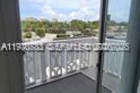 Condominio en venta en North Miami, Florida, 1 dormitorio, 72.28 m2 № 2031455 - foto 11
