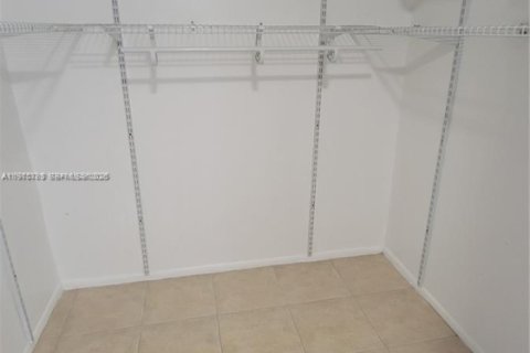 Condominio en venta en North Miami, Florida, 1 dormitorio, 72.28 m2 № 2031455 - foto 20