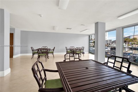 Condominio en venta en North Miami, Florida, 1 dormitorio, 72.28 m2 № 2031455 - foto 30