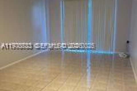 Condominio en venta en North Miami, Florida, 1 dormitorio, 72.28 m2 № 2031455 - foto 13