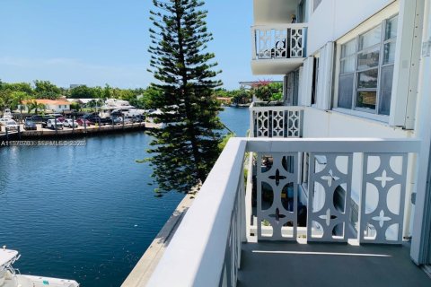 Condominio en venta en North Miami, Florida, 1 dormitorio, 72.28 m2 № 2031455 - foto 6