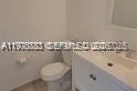 Condominio en venta en North Miami, Florida, 1 dormitorio, 72.28 m2 № 2031455 - foto 17
