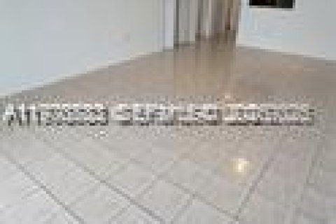 Condominio en venta en North Miami, Florida, 1 dormitorio, 72.28 m2 № 2031455 - foto 14