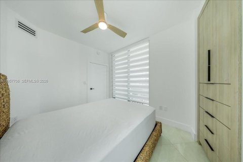 Apartamento en alquiler en Miami, Florida, 2 dormitorios, 86.86 m2 № 2011529 - foto 12