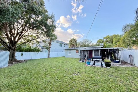 Villa ou maison à vendre à Tampa, Floride: 2 chambres, 94.85 m2 № 2430715 - photo 3