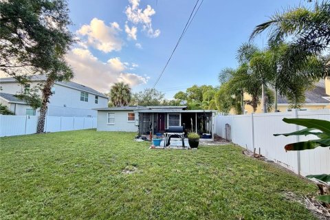 Villa ou maison à vendre à Tampa, Floride: 2 chambres, 94.85 m2 № 2430715 - photo 2