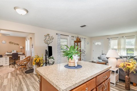 House in Titusville, Florida 3 bedrooms, 111.11 sq.m. № 1608810 - photo 12
