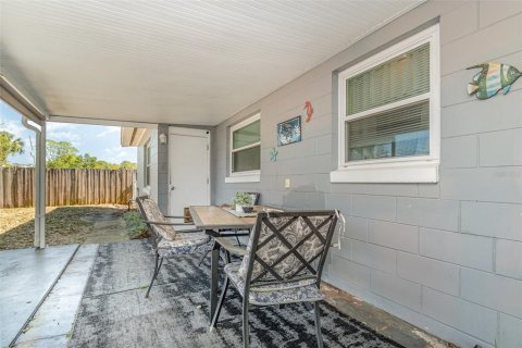 House in Titusville, Florida 3 bedrooms, 111.11 sq.m. № 1608810 - photo 5