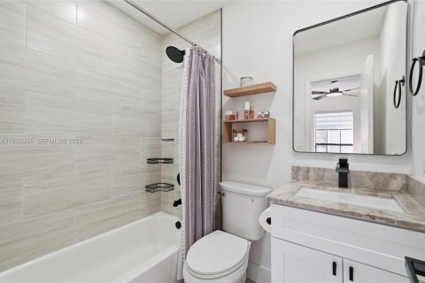 Adosado en venta en Pembroke Pines, Florida, 2 dormitorios, 101.08 m2 № 1998469 - foto 18