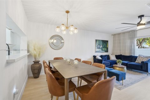 Adosado en venta en Pembroke Pines, Florida, 2 dormitorios, 101.08 m2 № 1998469 - foto 3