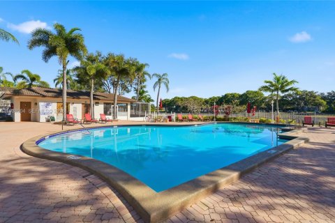 Adosado en venta en Pembroke Pines, Florida, 2 dormitorios, 101.08 m2 № 1998469 - foto 27