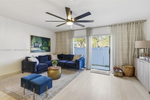 Adosado en venta en Pembroke Pines, Florida, 2 dormitorios, 101.08 m2 № 1998469 - foto 8