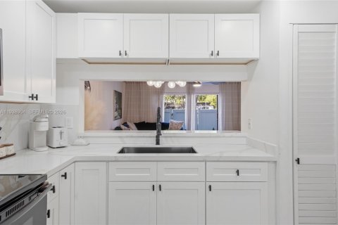 Adosado en Pembroke Pines, Florida 2 dormitorios, 101.08 m2 № 1998469