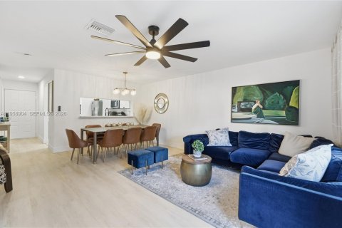 Adosado en venta en Pembroke Pines, Florida, 2 dormitorios, 101.08 m2 № 1998469 - foto 9