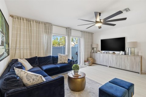 Adosado en venta en Pembroke Pines, Florida, 2 dormitorios, 101.08 m2 № 1998469 - foto 28