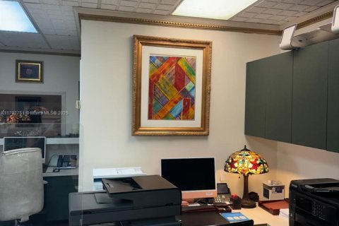 Commercial property in Coral Gables, Florida № 1726888 - photo 17