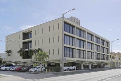 Commercial property in Coral Gables, Florida № 1726888 - photo 1