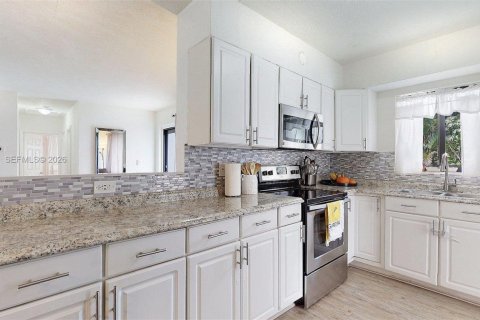 House in Fort Lauderdale, Florida 3 bedrooms, 120.77 sq.m. № 2015835 - photo 22